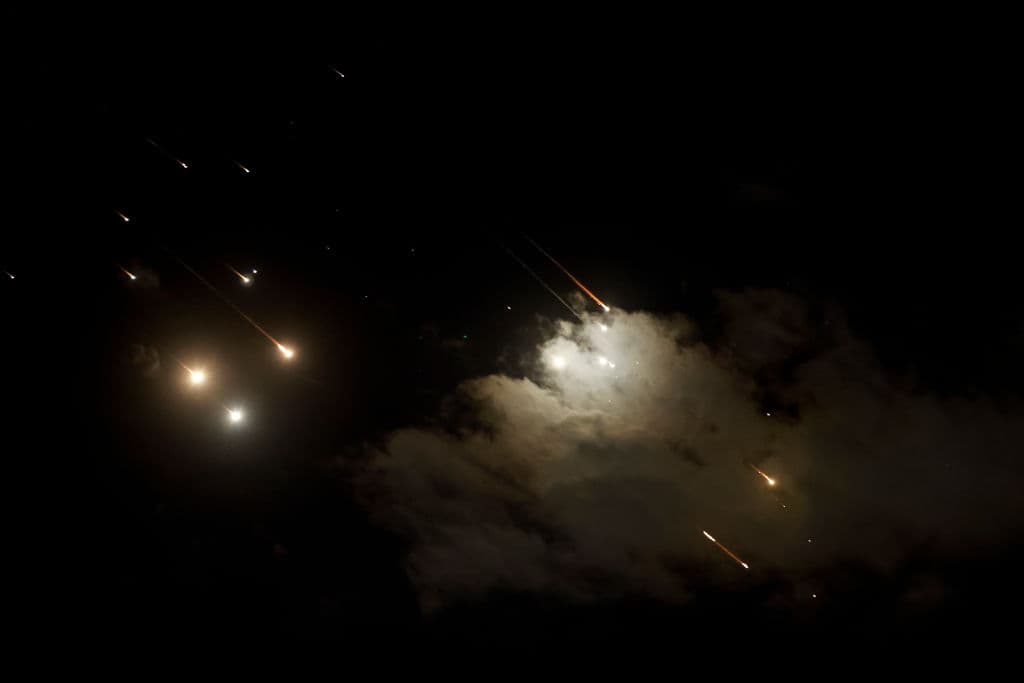 Primer ministro de Israel dice que Irán "cometió un gran error" y promete represalias tras ataque con misiles