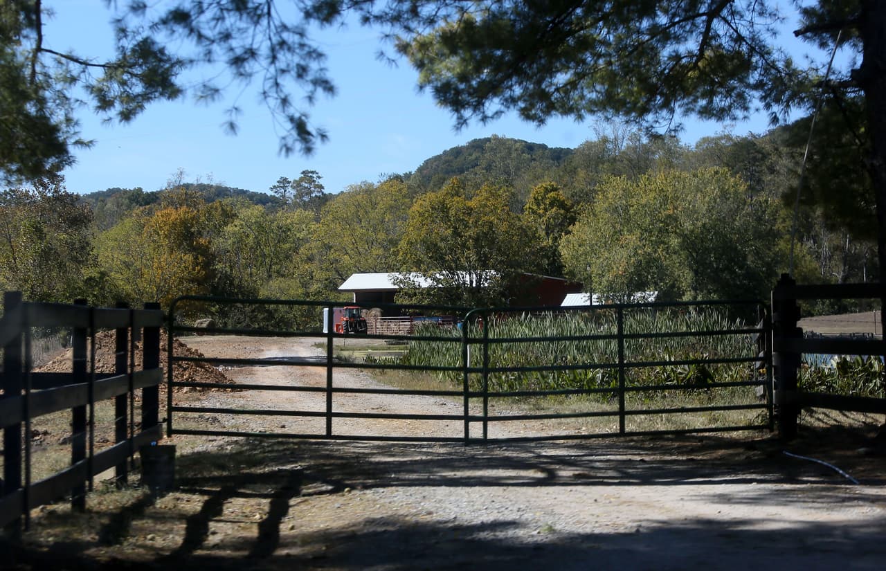 Cuenta con muchos senderos para caminar.
