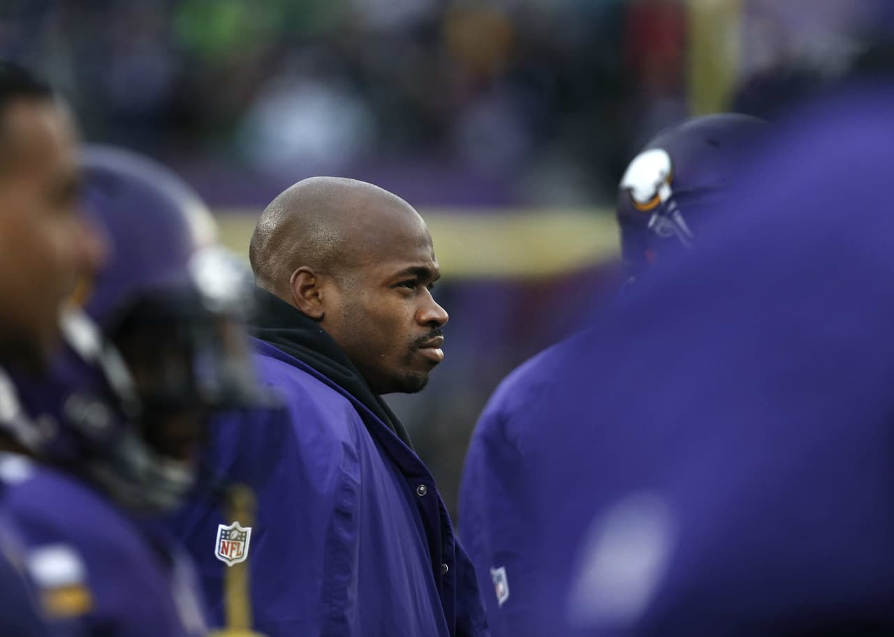 Adrian Peterson se queja del llamado de jugadas del coordinador Norv Turner