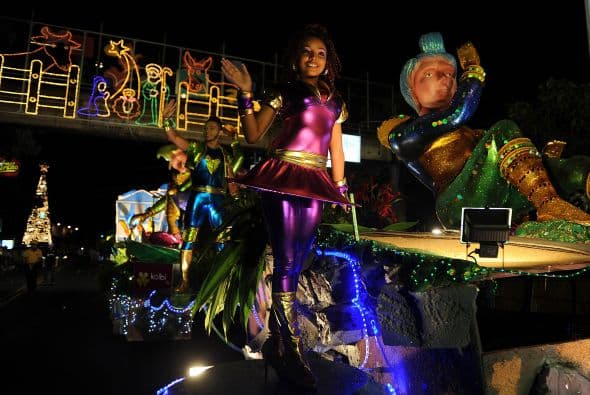 El Hospital Nacional de Niños participó con una carroza especial e hizo un llamado a poner fin al maltrato infantil.