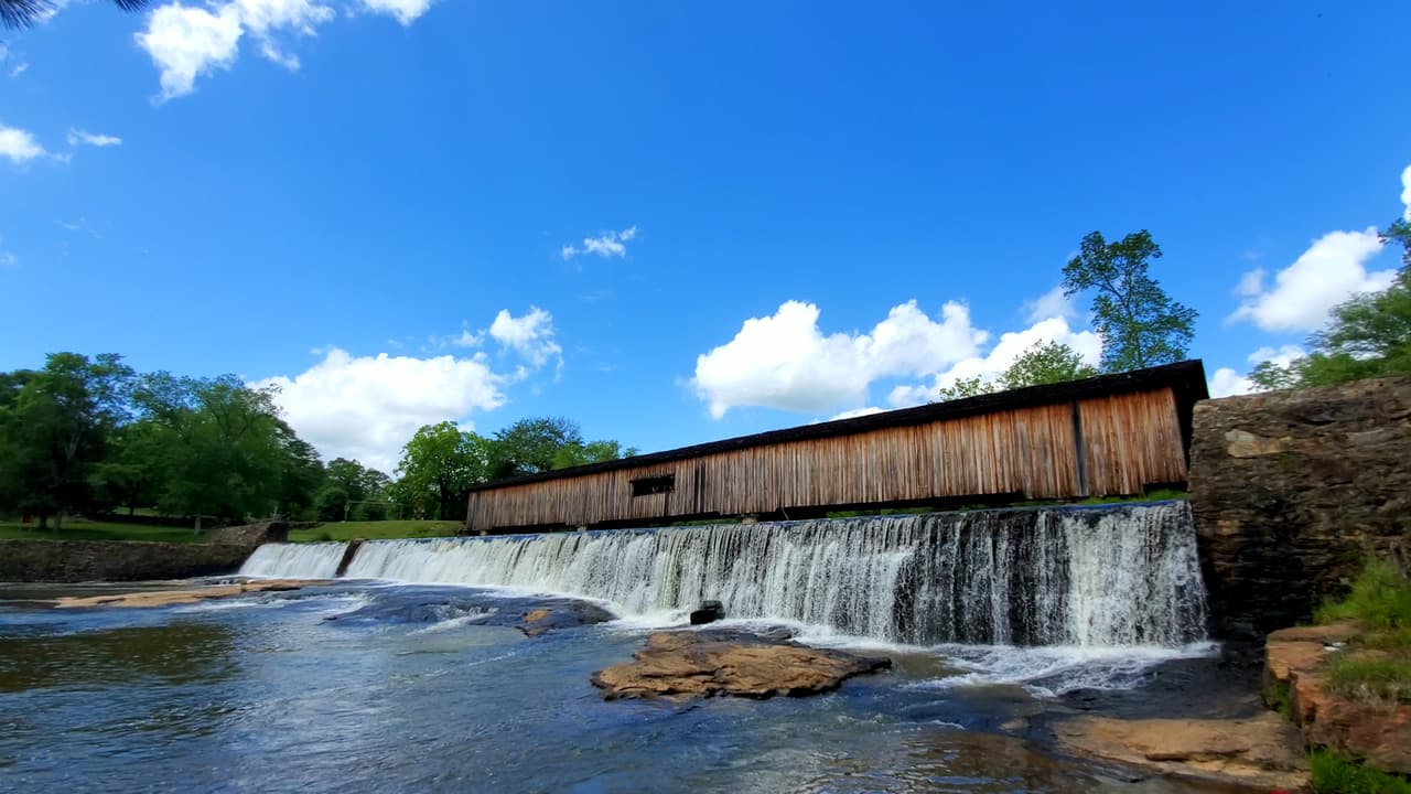 El Watson Mill Bridge es uno de los parques estatales más pintorescos de toda Georgia.