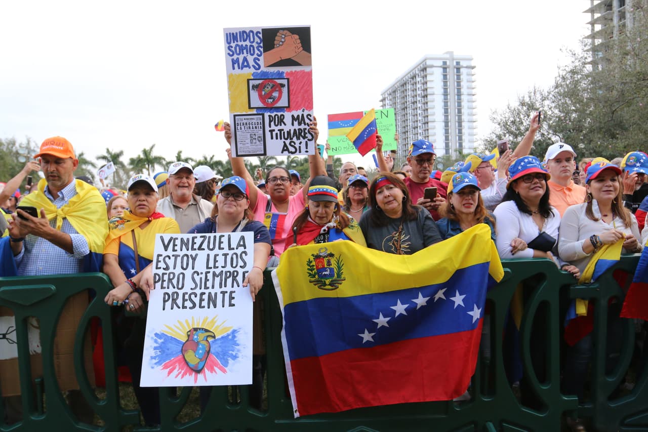 Los venezolanos celebraron la gran asistencia a la manifestación asegurando que “unidos somos más”.