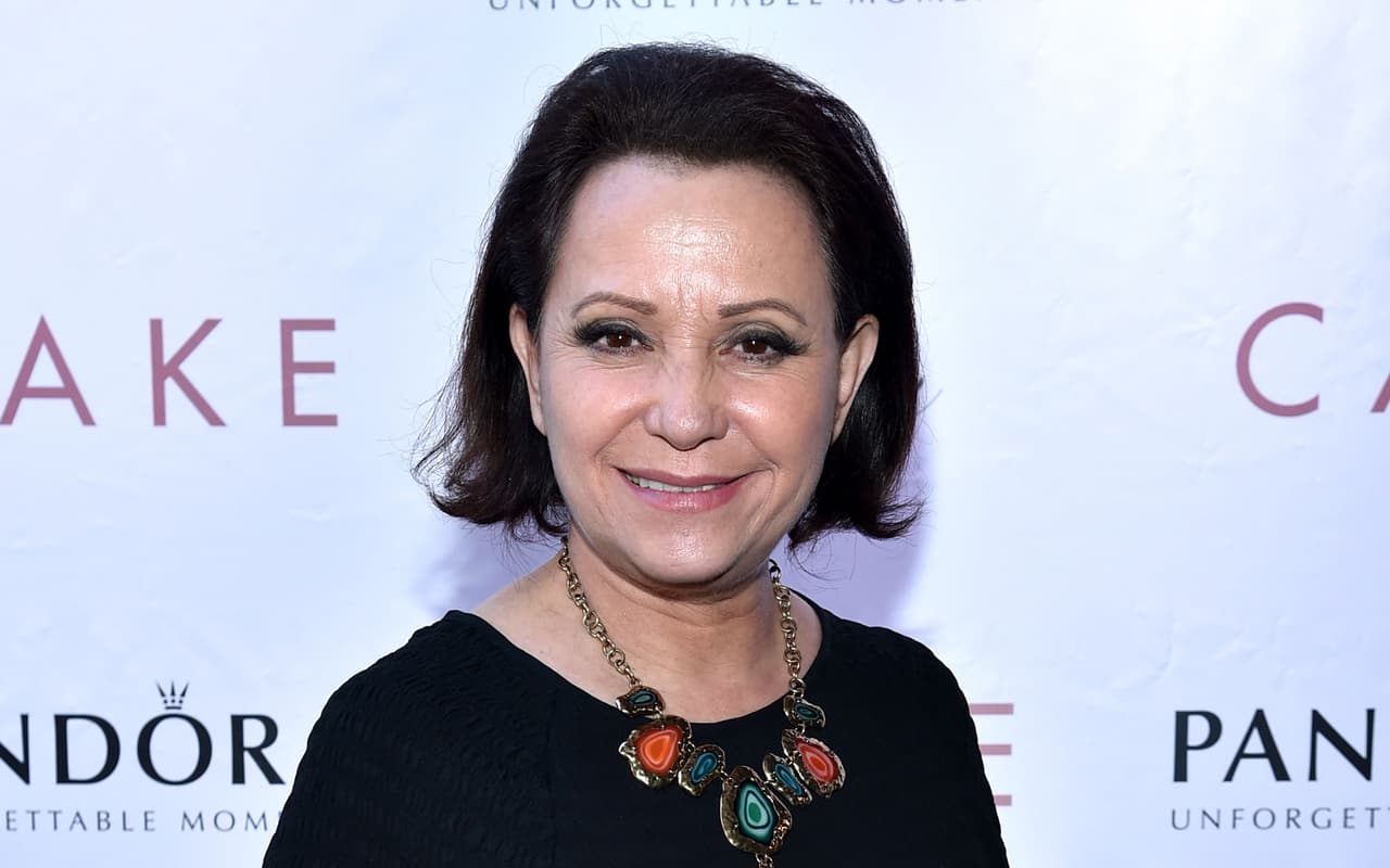 De acuerdo con Reforma, Yuri dijo que le gustaría que
<b>la actriz Fernanda Castillo</b> fuera quien la interpretara en su bioserie. Para el papel de su madre, prefiere a
<b><a href="https://www.univision.com/shows/despierta-america/exclusiva-adriana-barraza-habla-por-primera-vez-de-su-lucha-contra-el-cancer-video" target="_blank">Adriana Barraza</a></b> (foto).
<br>