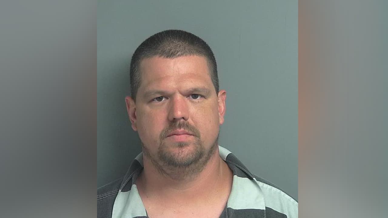 Donald Gene Hicks - Por conducir bajo los efectos del alcohol.