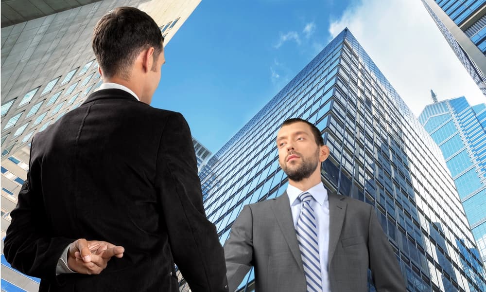 Pueden aceptar una crítica constructiva, pero si notan que la persona con quien está insiste en querer imponerle sus puntos de vista entonces ¡hasta ahí llegan! Se vuelven tercos y nada les hará cambiar de opinión. Los que aparentan ser algo que no son les sacan de quicio.