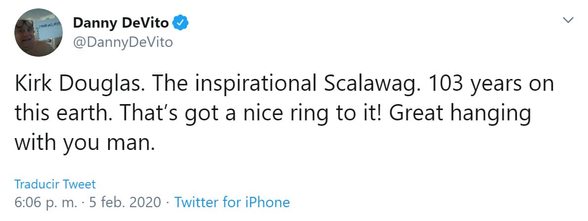 El actor Danny DeVito le dedicó algunas palabras en Twitter: "Kirk Douglas. El inspirador Scalawag. 103 años en esta tierra. ¡Eso suena bien! Genial pasar el rato contigo, hombre".
<br>