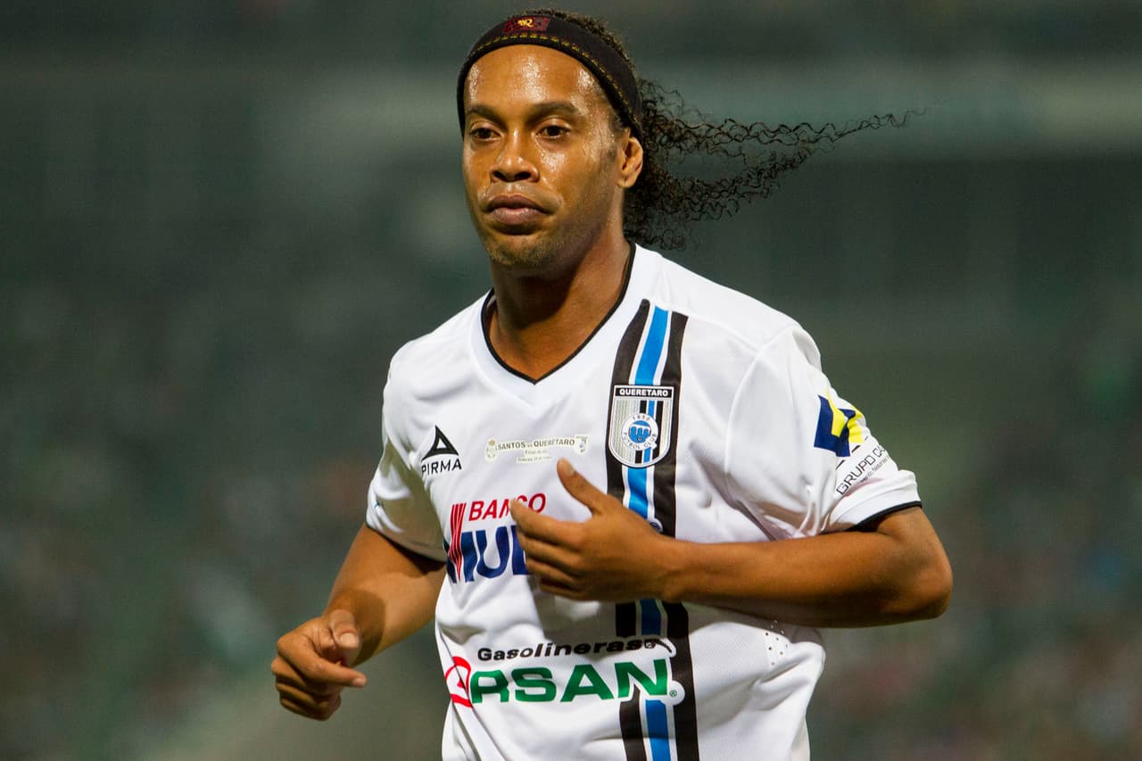 Action photo during the match Santos vs Queretaro in the 2015 Clausura Liga BBVA Bancomer MX Final, in the photo: Ronaldinho Foto de accion durante el Partido Santos vs Queretaro, Partido de Ida Correspondiente a la Gran Final del Torneo Clausura 2015 Liga BBVA Bancomer MX, en la Foto: Ronaldinho 28/05/2015/ MEXSPORT / Eliuk de la Torre Estadio Corona TSM