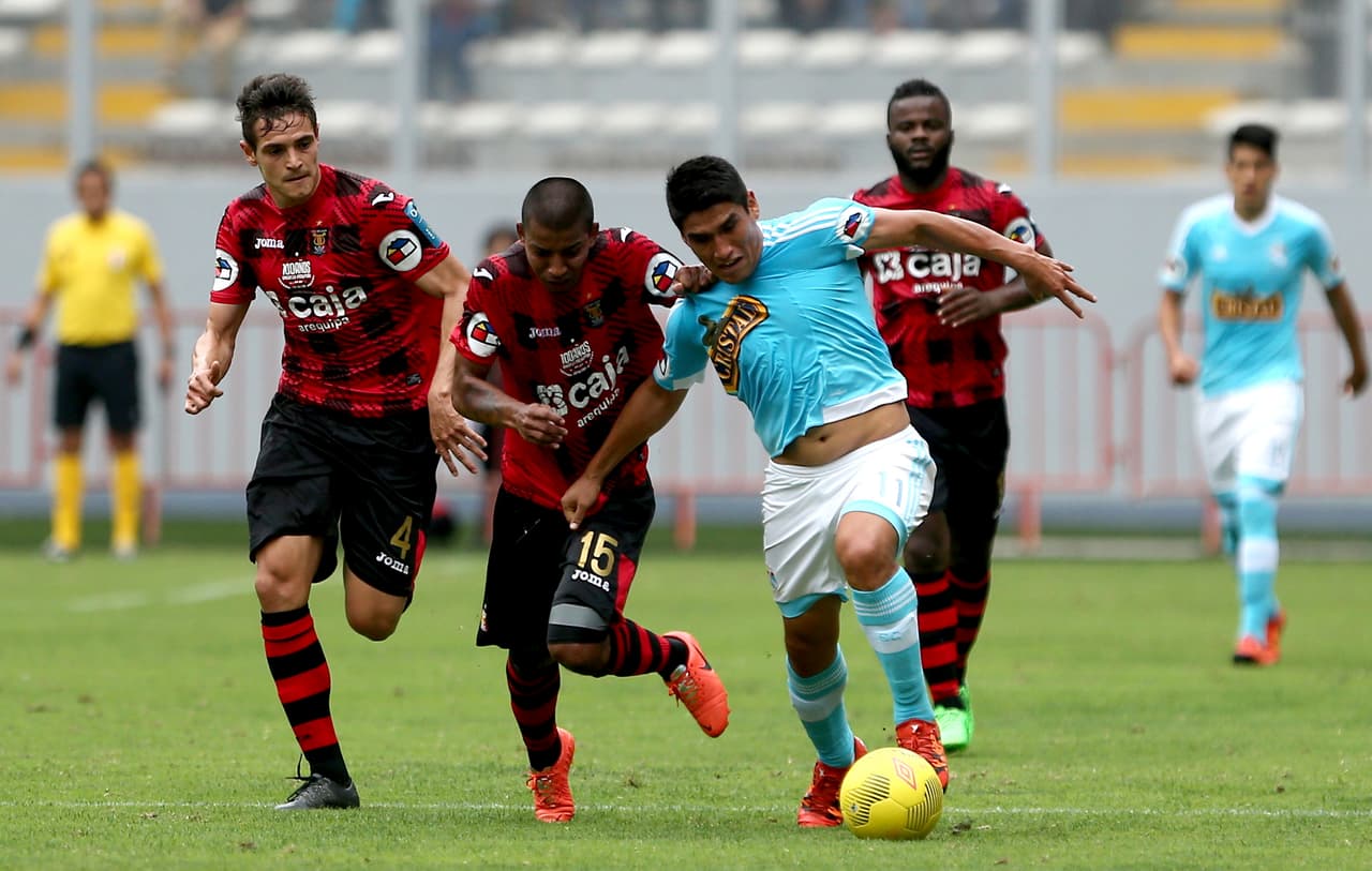 Sporting Cristal 2-2 Melgar: Intenso empate en primera final del campeonato en Perú