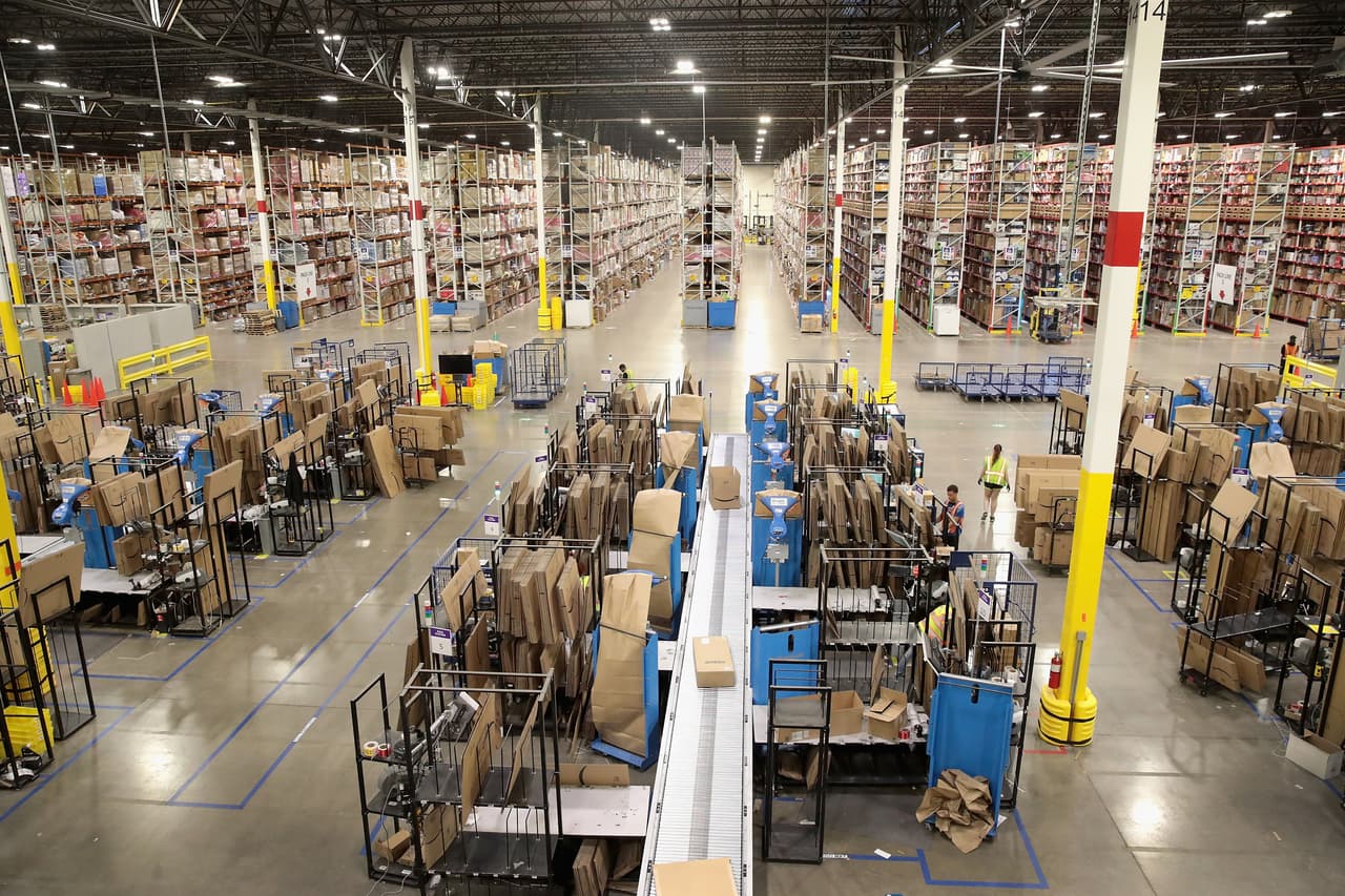 Amazon tiene tres divisiones en Edwardsville: la afectada por el tornado abrió en julio de 2020 y es una estación de envíos de 'última hora' que hacen los clientes. Las otras dos divisiones son el almacén y el centro de clasificación.