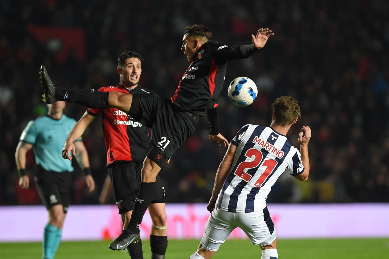 Talleres de Córdoba se impuso 0-2 a Colón en el Estadio Brigadier López para meterse entre los mejores ocho de la Copa Libertadores gracias a un global de 1-3.