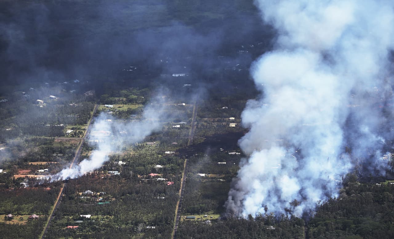 El volcán Kilauea es el más joven de la isla. La actividad eruptiva a lo largo de la falla del lado este del cráter principal ha sido continua desde 1983.