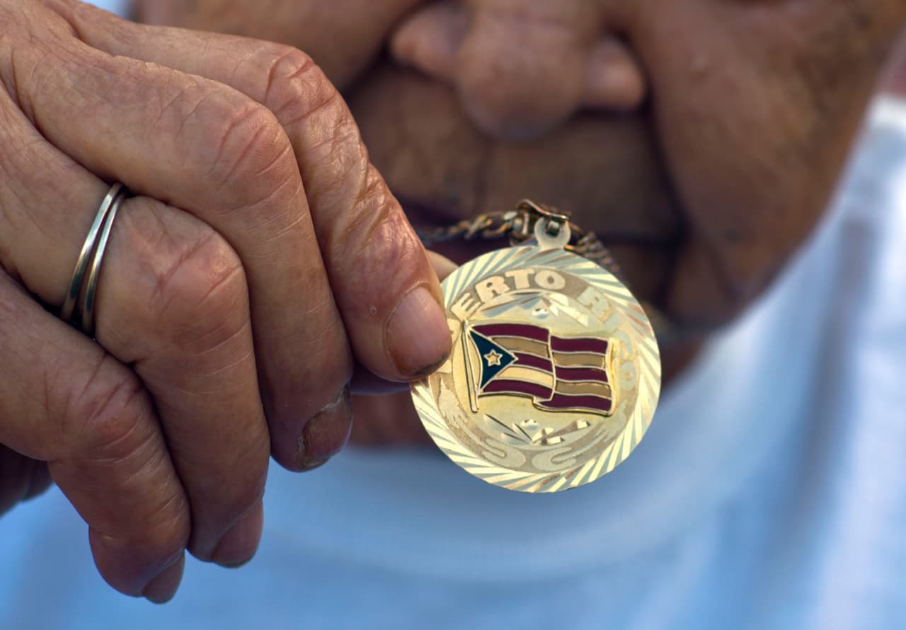 Cumplidas las dos semanas de su paso el país no logra ponerse de pie, aunque algunos puertorriqueños ya comienzan a encontrar su respuesta definitiva a la nueva situación.