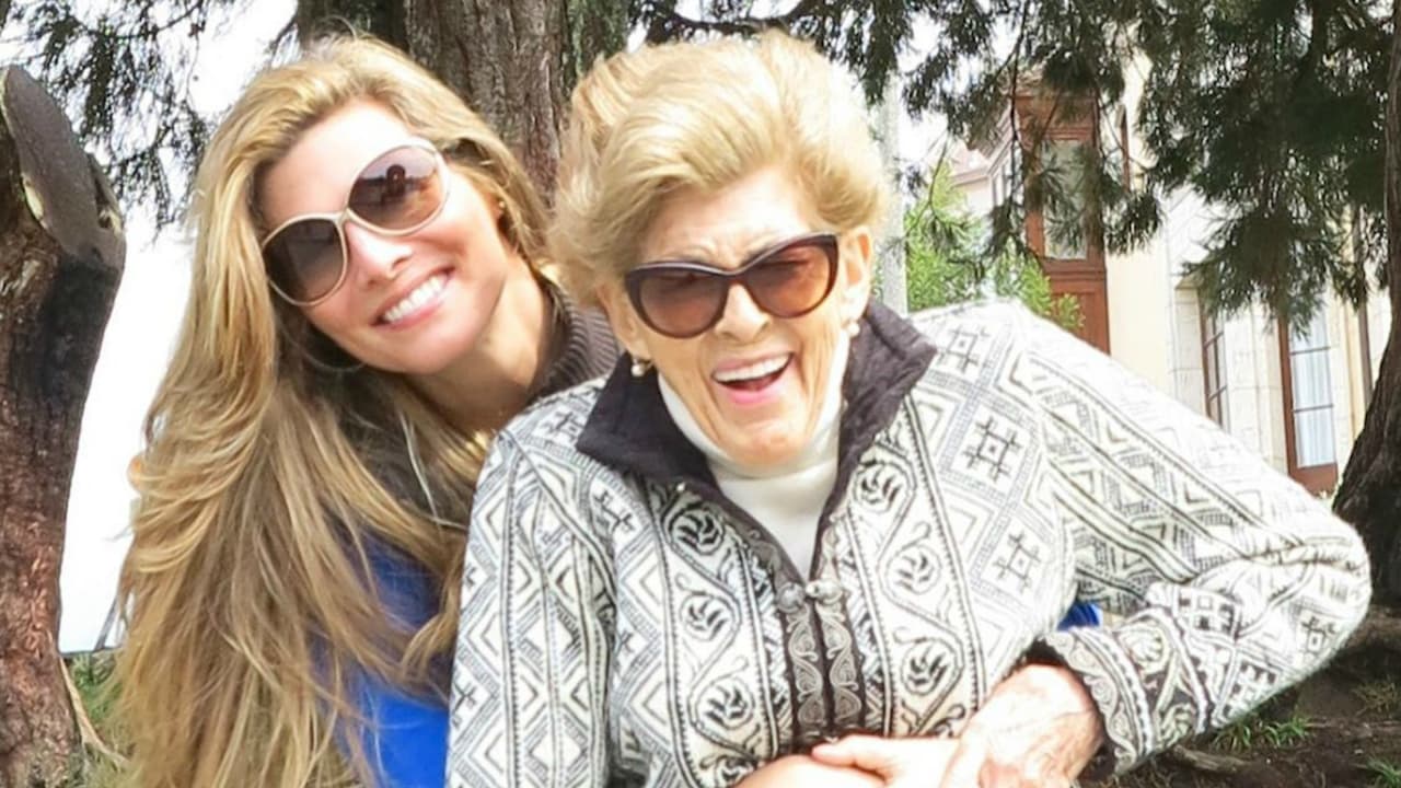 Montserrat Oliver recuerda cómo se le "llenó el alma" el día que su mamá le dijo que sabía que era homosexual