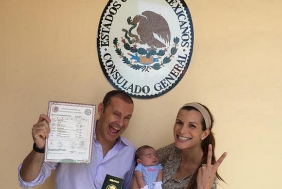 Alan y su esposa Cristy quisieron que su bebé fuera norteamericana de nacimiento y mexicana de corazón.