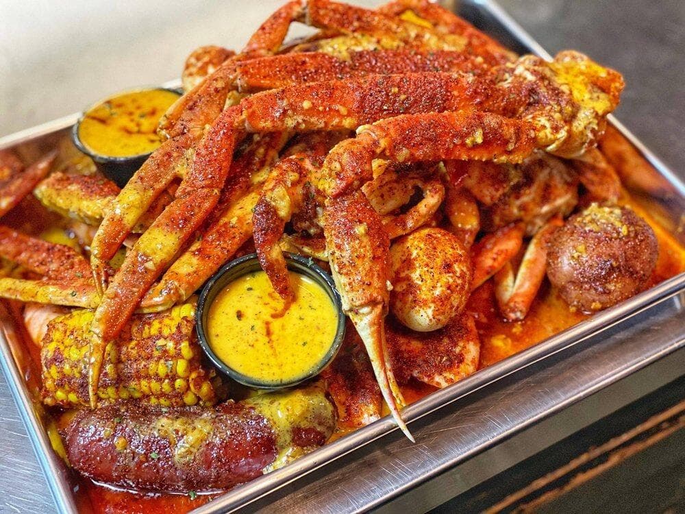 5. 
<b>Realiza una expedición culinaria</b>. No pierdas el tiempo y usa el fin de semana para degustar desde los mejores 
<b><a href="https://www.univision.com/local/atlanta-wuvg/mariscos-restaurantes-atlanta-fotos">mariscos</a></b>, 
<b><a href="https://www.univision.com/local/atlanta-wuvg/mejores-restaurantes-carnes-atlanta-fotos">carnes</a></b>, 
<b><a href="https://www.univision.com/local/atlanta-wuvg/mejor-comida-colombiana-atlanta-2022-fotos">comidas latinoamericanas</a></b>, hasta los 
<b><a href="https://www.univision.com/local/atlanta-wuvg/mejores-pasteles-atlanta-fotos">mejores postres</a></b> del área de Atlanta.