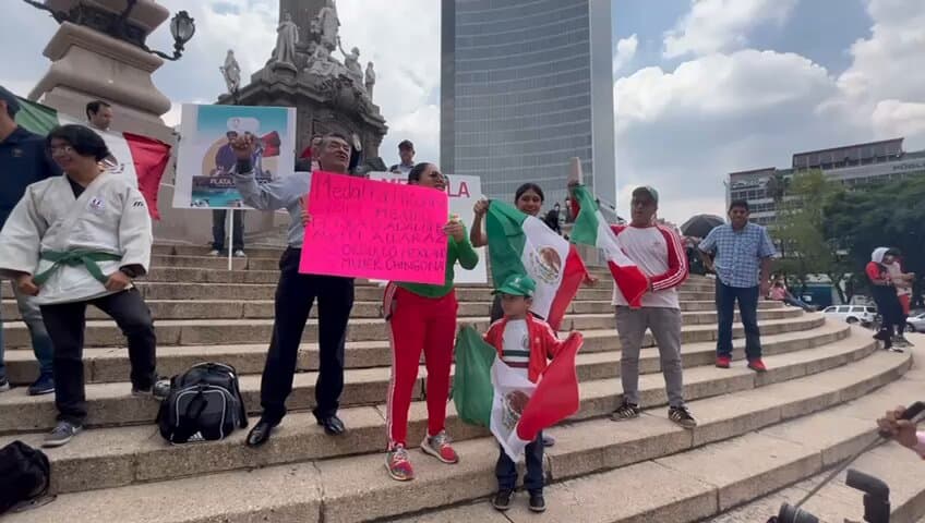 Celebran a Awiti en el Ángel de la Independencia