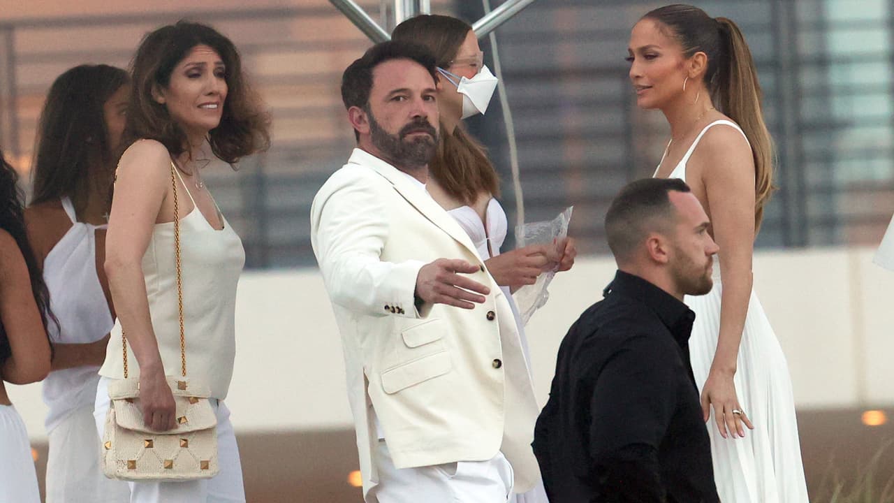 Ben Affleck también atendió el código de vestimenta.