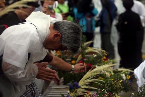 Durante el acto también se colocó una lista con los nombres de las víctimas de las bombas.