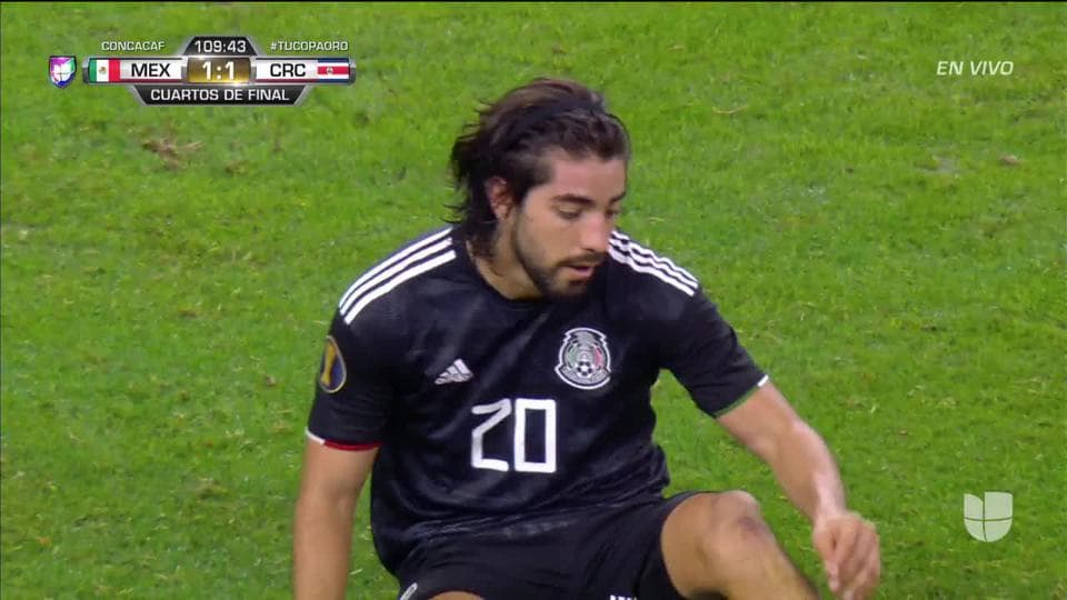 Tiro desviado de Rodolfo Pizarro