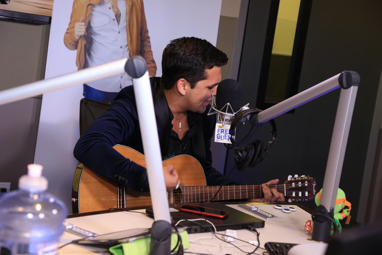 ¿Será que Christian Nodal algun día quiera cantar corridos?