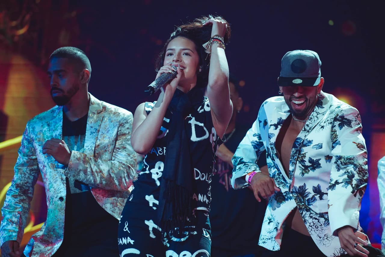 Su prima, quien este año está nominada en siete categorías, preparó un performance muy especial.