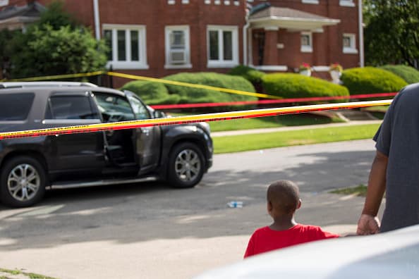 Uniformados no se mudan a zonas violentas de Chicago aunque les den facilidades para comprar casas