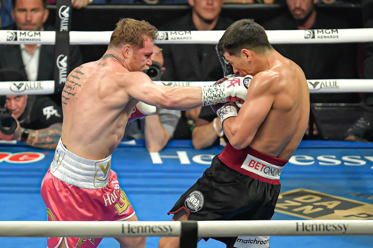 Dmitry Bivol hizo una gran pelea y dejó sin argumentos al Canelo que se apuntó su segunda derrota como profesional.