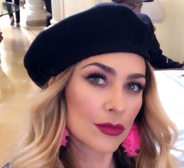 Para esta ocasión especial, Aracely eligió compartir una imagen de antaño, cuando ambas fueron parte del elenco de 'Soñadoras', telenovela producida en 1998.