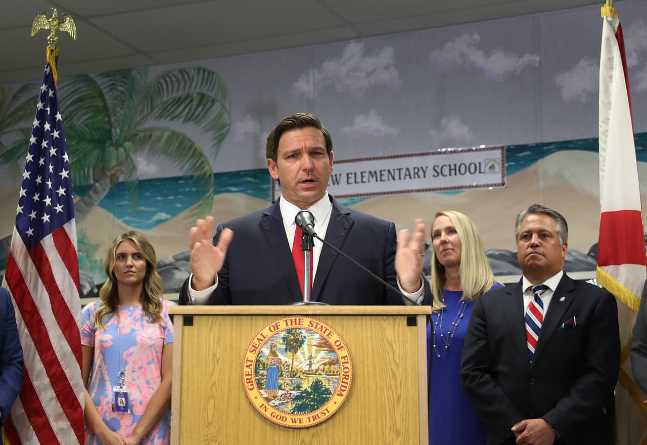 Ron DeSantis propone un aumento salarial para los maestros de Florida