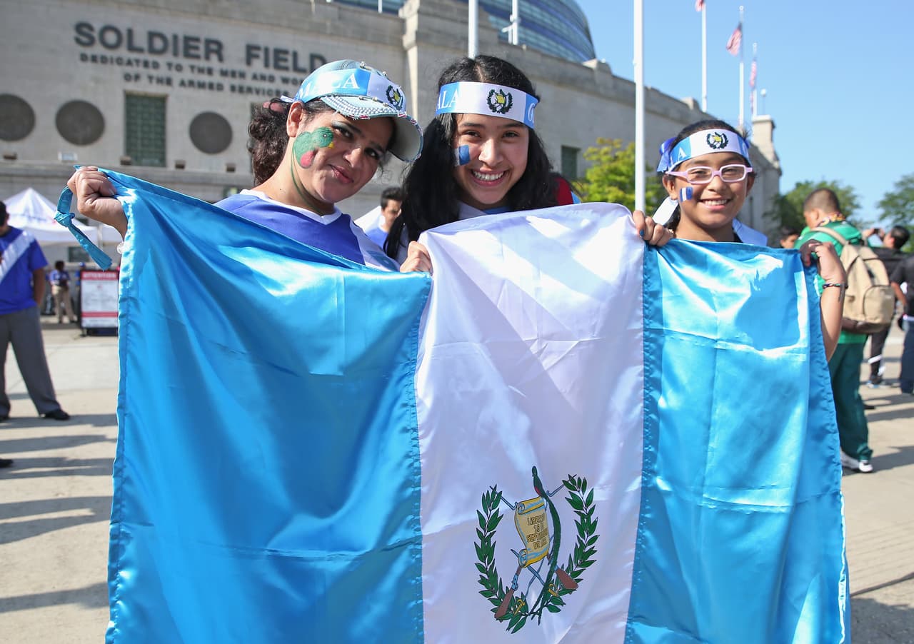 <b>Guatemaltecos.</b> Son 144,000s, el sexto lugar de los grupos hispanos. Es la segunda comunidad más joven (28 años de edad) y sólo el 10% tiene una licenciatura.
<b> Su ingreso promedio anual es de 44,000 dólares, es el segundo grupo más pobre (24%) </b>y el segundo con menos asegurados (33%). Sólo 32% de los guatemaltecos es dueño de su hogar y menos de la mitad (48%) de este grupo habla inglés muy bien.