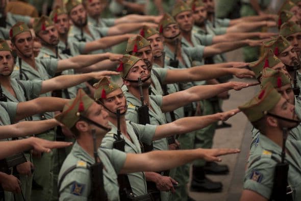 ¿Estos hombres pertenecen al Ejército de alguna nación?