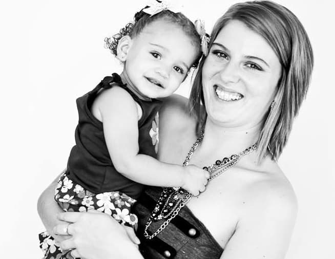 El hospital declaró su muerte cerebral y ahora los padres pelean por mantenerla conectada