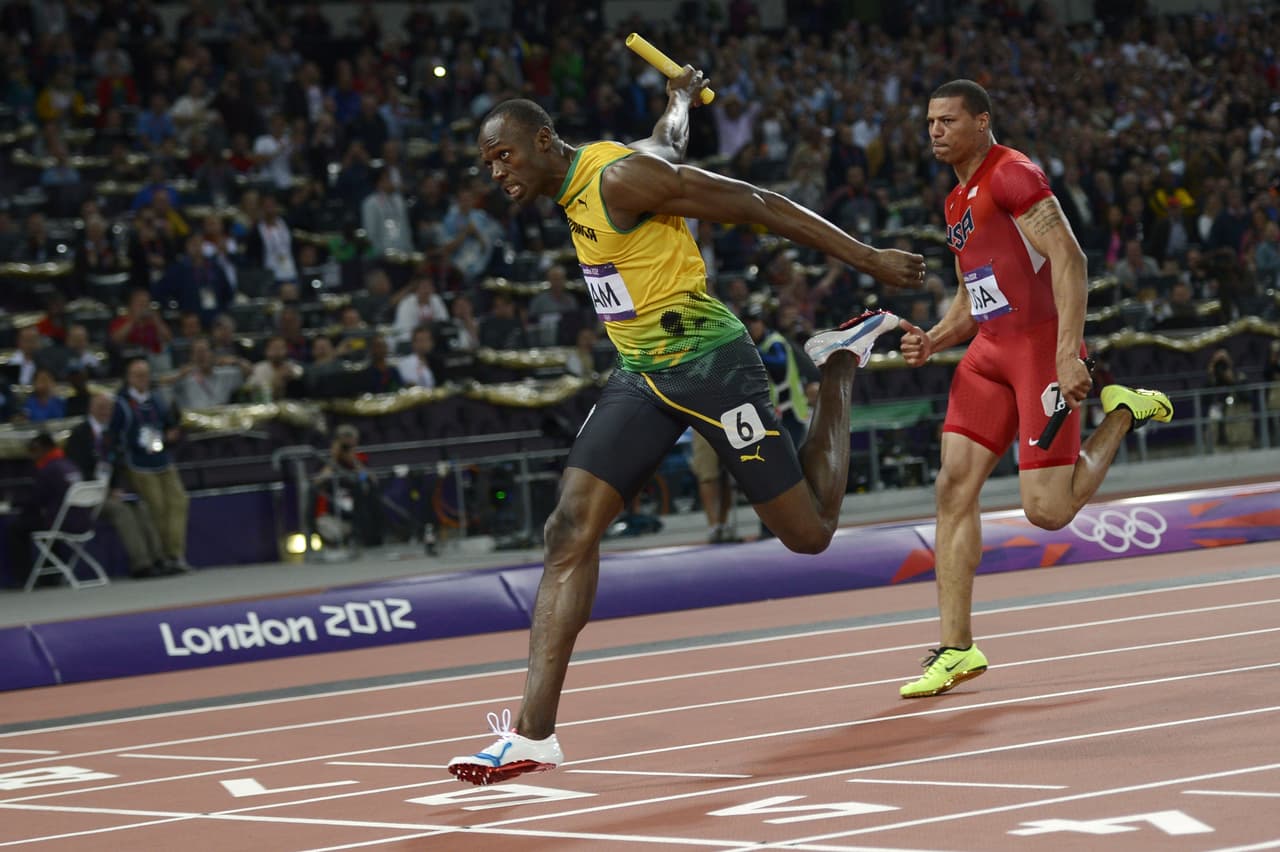 Las carreras de Bolt terminan con ventajas contundentes. En Londres 2012 obtiene la medalla de oro y récord mundial para su equipo.
