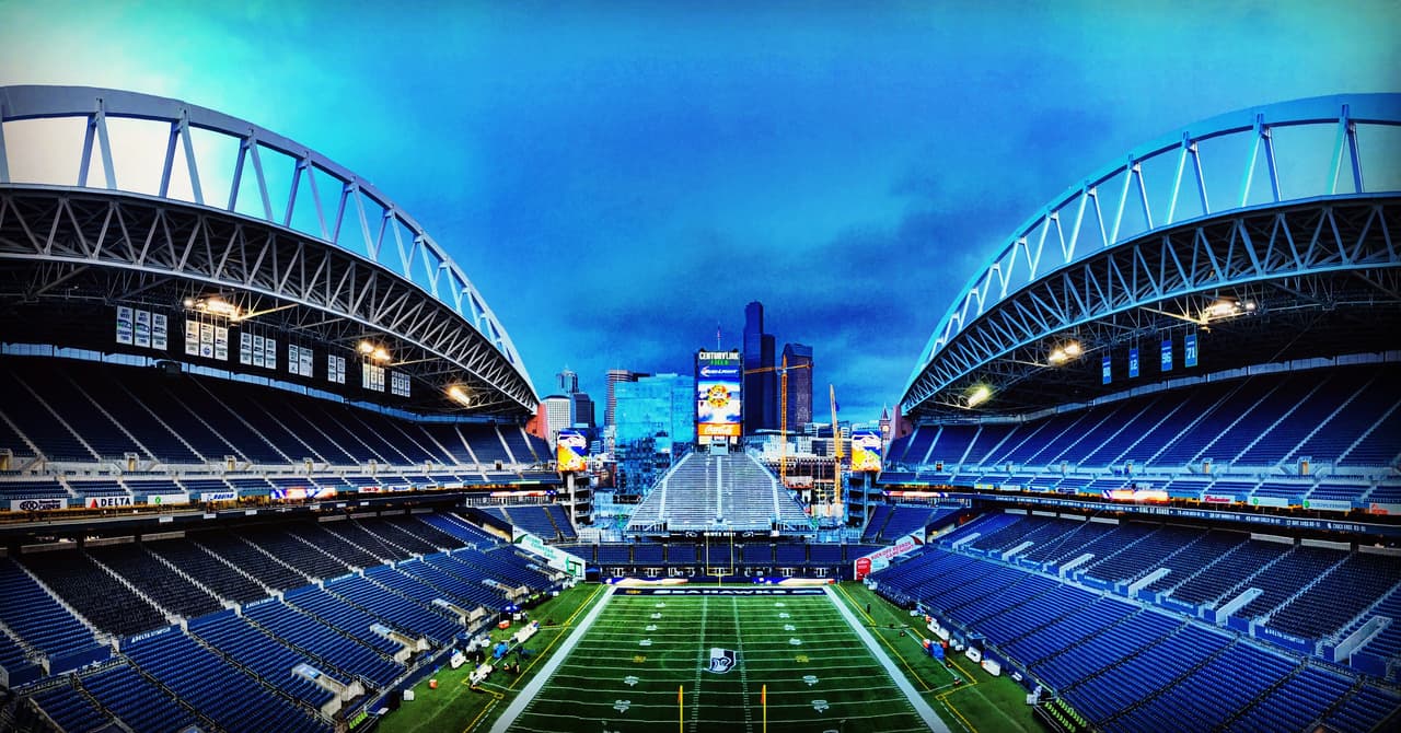 El Estadio CenturyLink Field está en la ciudad de Seattle, Washington, y es la sede de los Seattle Sounders de la Major League Soccer y de los Seattle Seahawks de la NFL.