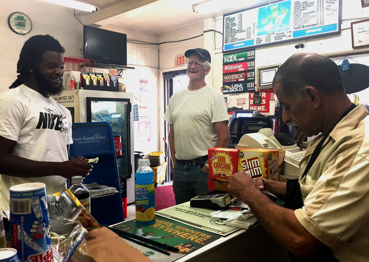 Dos clientes de Plan 12 Market