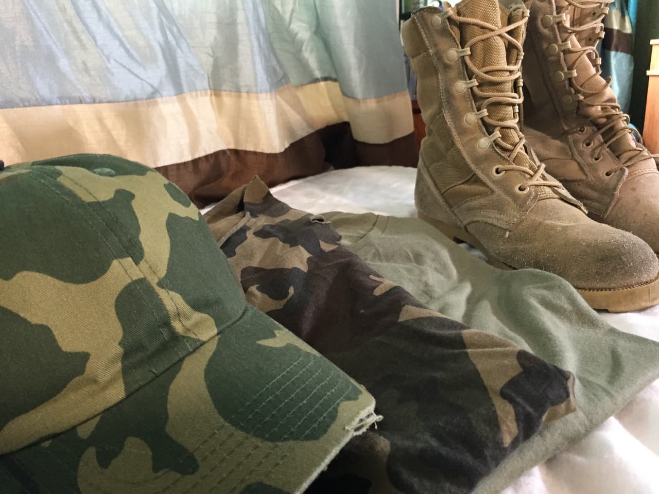 En su look no pueden faltar las prendas camufladas.