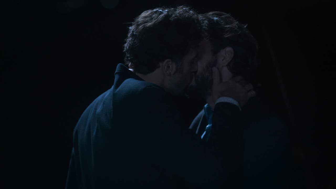 En ese momento Miguel y Alejandro se besaron apasionadamente.