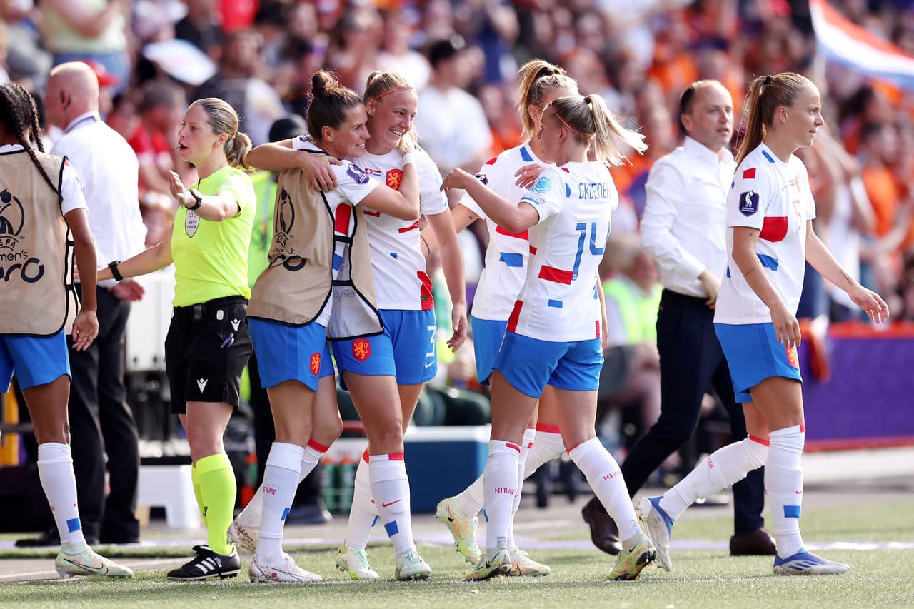Holanda goleó 1-4 a Suiza en la Jornada 3 con doblete de Romee Leuchter, gol de Victoria Pelova y autogol de Ana-Maria Crnogorcevic.