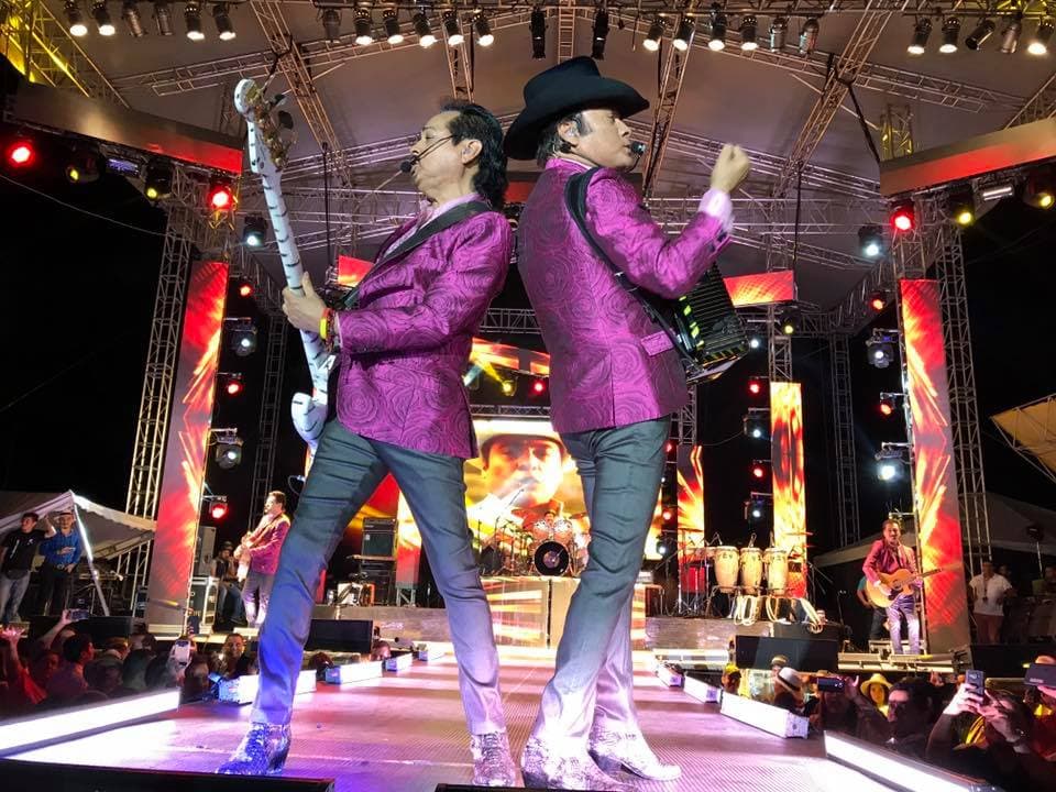 Hernán y Jorge Hernández, afirmaron que la piel se les hizo 'chinita', al salir al escenario y escuchar y ver a tanta gente que los aclamaba.