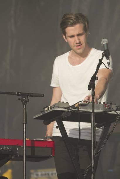 Mark Foster y los demás integrantes de la banda de indie rock Foster the People interpretaron sus mayores éxitos en el Austin City Limits este viernes.