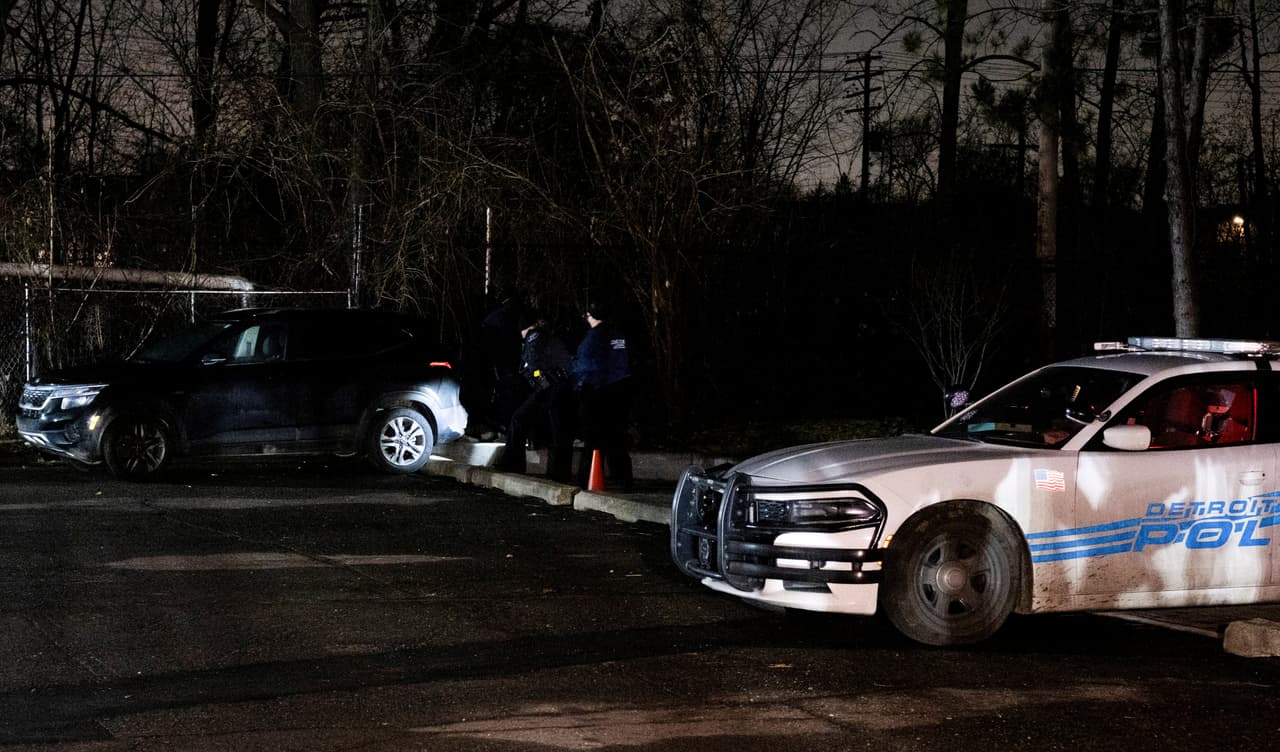 <b>3. Detroit (Michigan).</b>
<br>Y llegamos al top 3 de la lista de ciudades que registran mayor índice de criminalidad. En el puesto número 3 está Detroit. Registra 6,086 crímenes por cada 100,000 habitantes, lo que supone que tiene un 187% más de criminalidad que la media nacional. El último incidente violento multitudinario tuvo lugar allí el pasado 3 de julio. Un tiroteo entre dos grupos de jóvenes en un centro comercial de Dearborn, en los suburbios de la ciudad, dejó dos muertos y una tercera persona herida.
