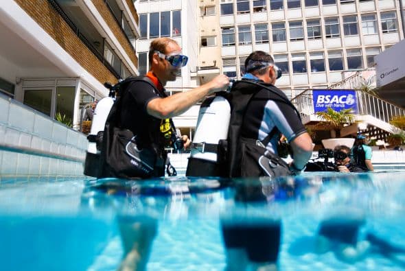 William se dio un alegre chapuzón