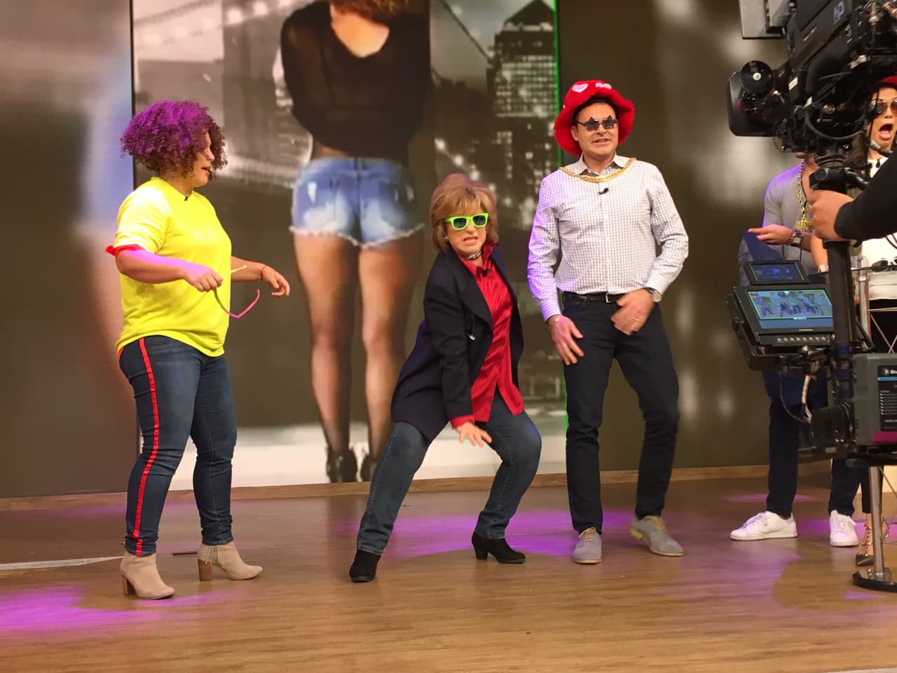 En esta casa nadie se queda sin bailar. Angélica María se contagió con el exitoso tema de Daddy Yankee.