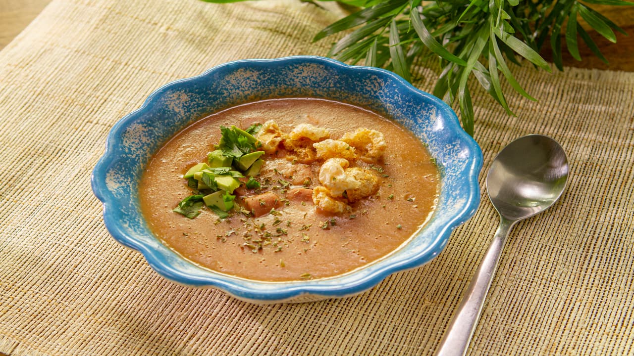 Crema de frijoles con salchichas