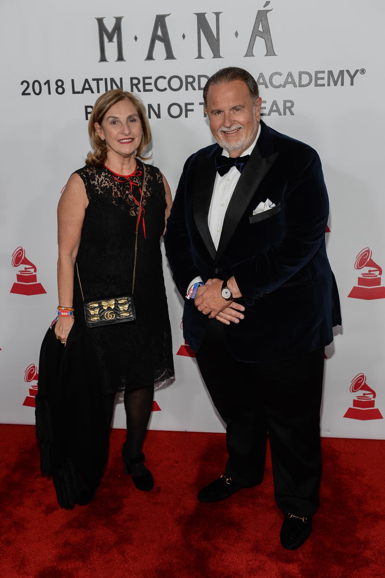 Raúl de Molina se vistió de gala para el homenaje y estuvo felizmente acompañado por su esposa.