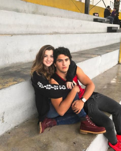 Melanie mantiene una relación desde hace más de tres años con Luis León Saracho, quien se lleva muy bien con sus suegros.