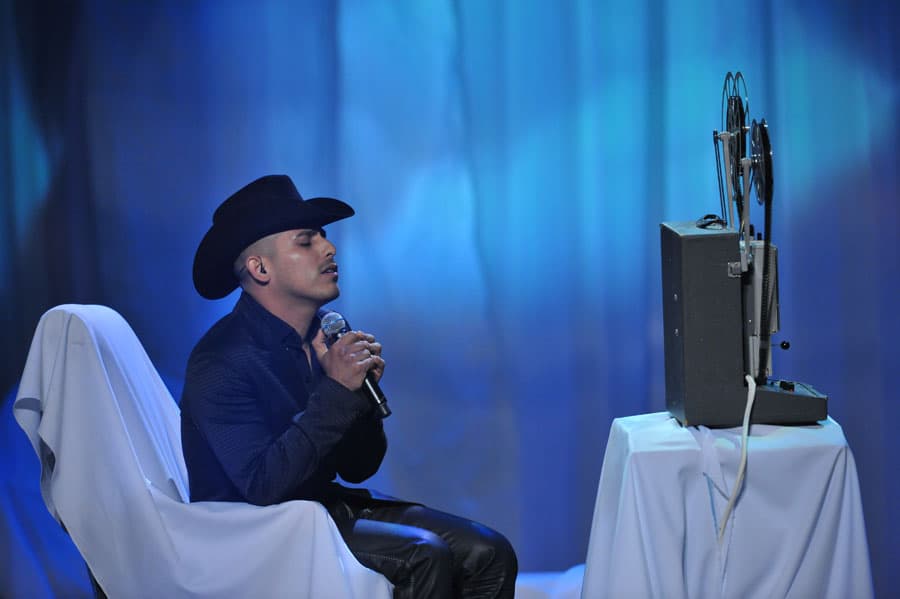 Espinoza Paz interpretó 'Lo intentamos', sencillo del álbum 'Yo no canto, pero lo intentamos'.