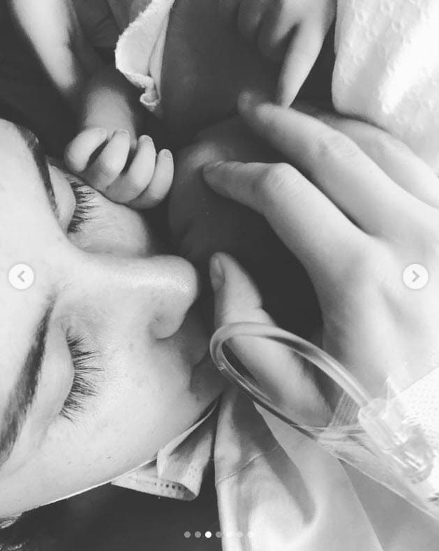 "Hace un año te vi por primera vez, pude abrazarte, besarte, sentirte y mirarte tan indefensa y tan fuerte a la vez". 
<br>