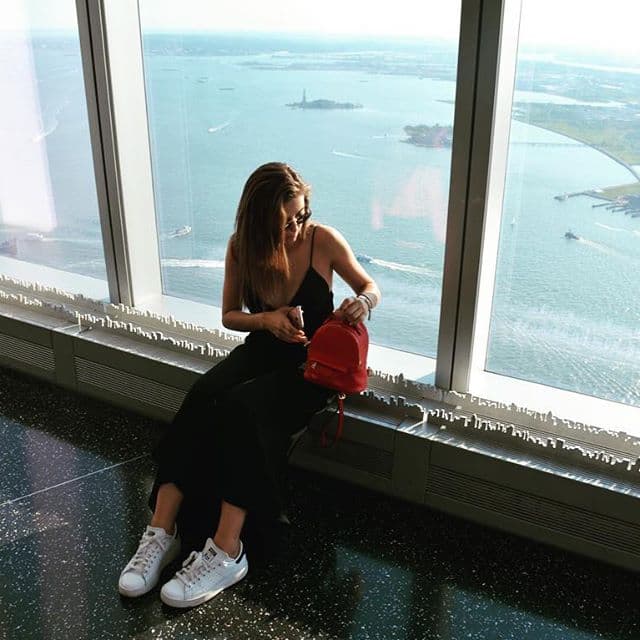 Claro, sus encantos nos dejan a todos sin palabras.