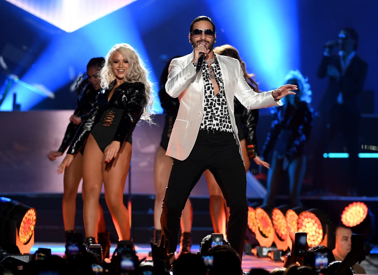 Ser uno de los reggaetoneros más famosos de la actualidad le ha permitido a Maluma interpretar grandes duetos con figuras de talla internacional.